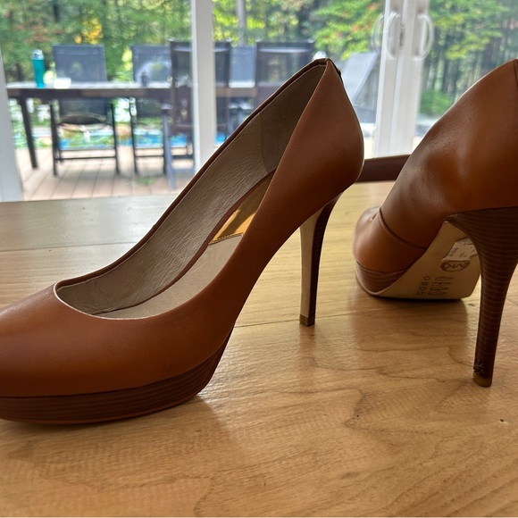 COPY - michael kors ionna pumps - Picture 6 of 8